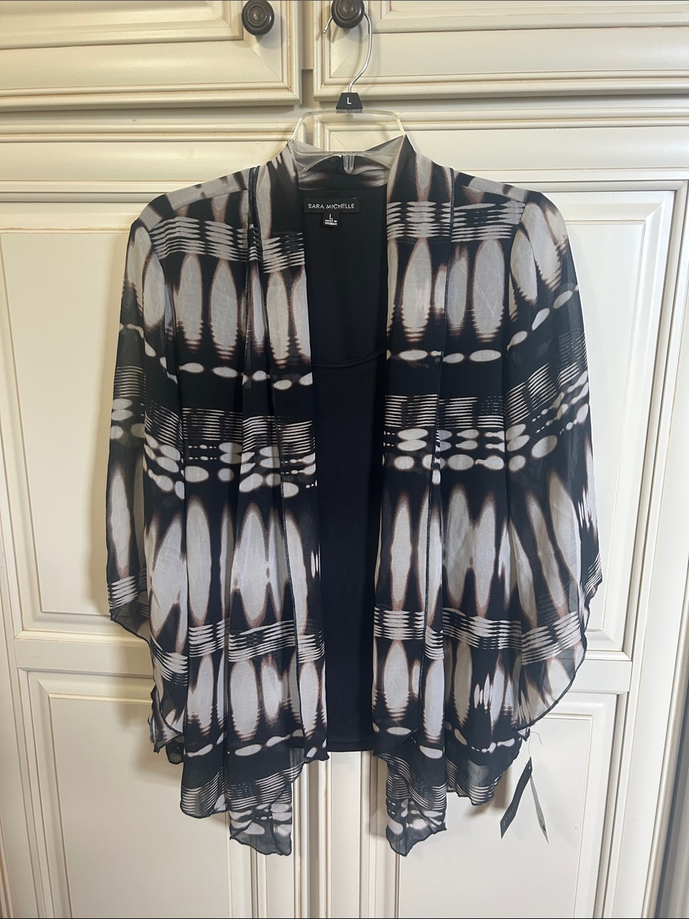 Sara Michelle Black and White Abstract Open-Front Blouse